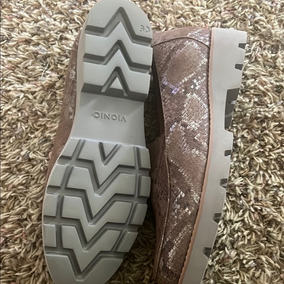 Vionic Women's Brown Loafers sz9 - Picture 3 of 4